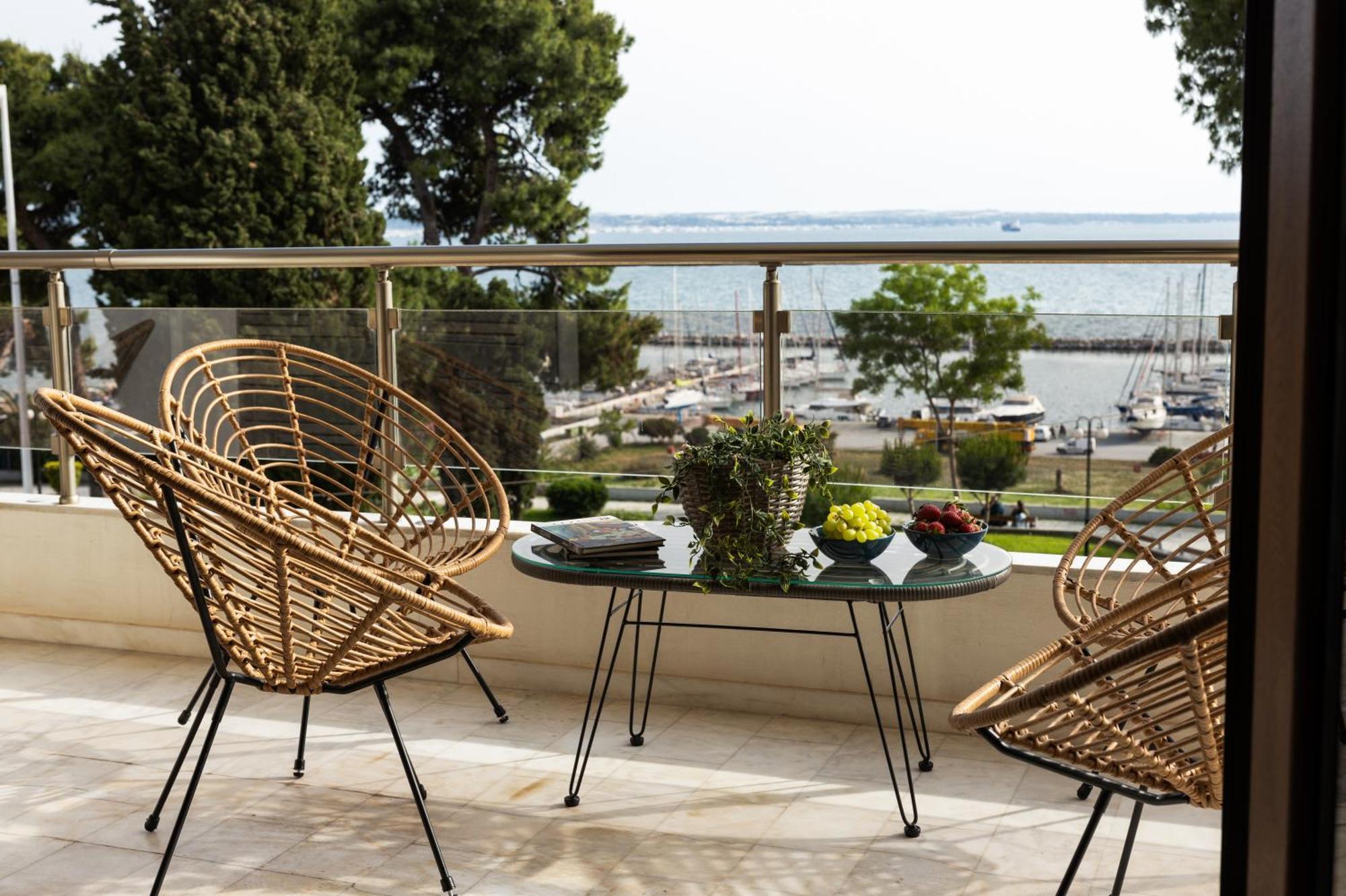 Champagne Sea View Apartment By Binobi! เทสซาโลนิกิ ภายนอก รูปภาพ