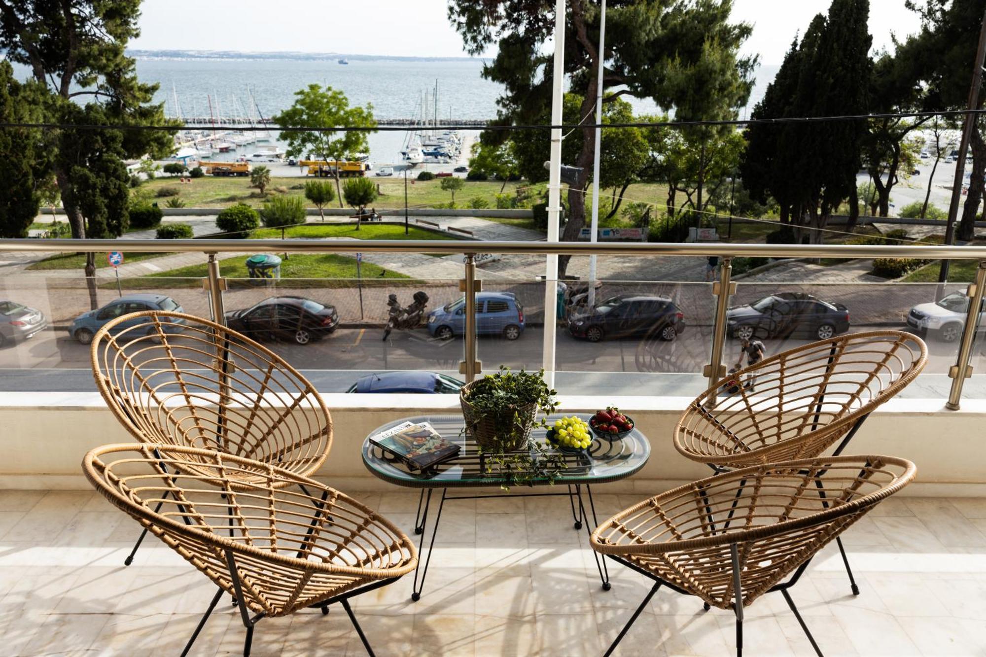Champagne Sea View Apartment By Binobi! เทสซาโลนิกิ ภายนอก รูปภาพ
