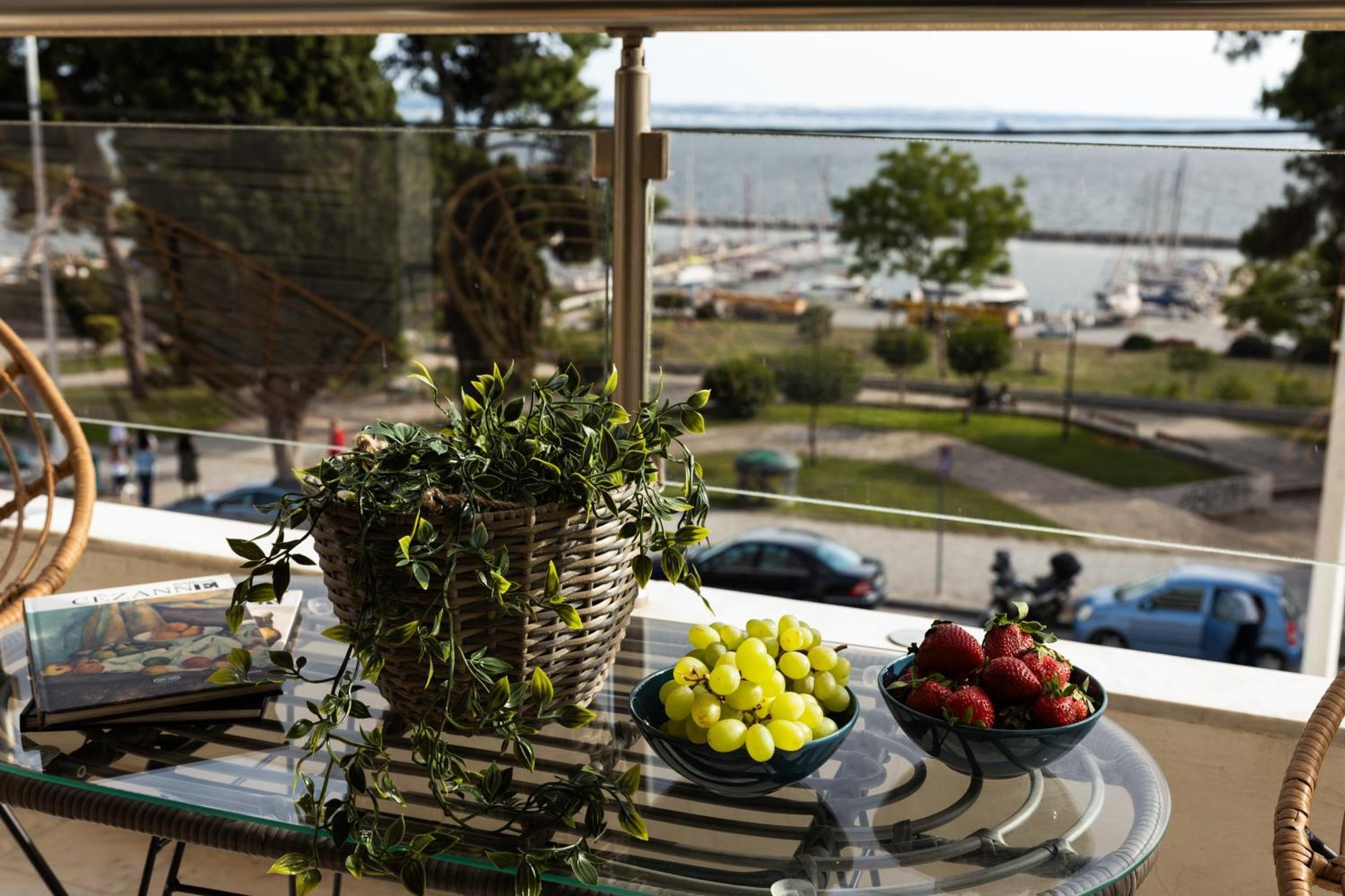 Champagne Sea View Apartment By Binobi! เทสซาโลนิกิ ภายนอก รูปภาพ