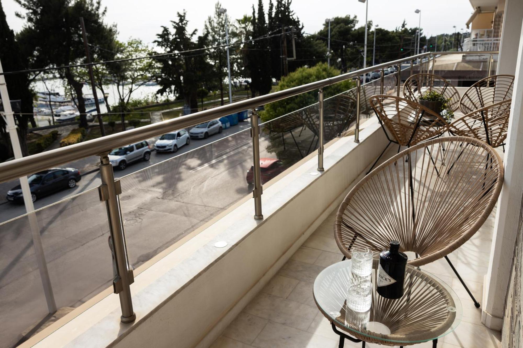 Champagne Sea View Apartment By Binobi! เทสซาโลนิกิ ภายนอก รูปภาพ